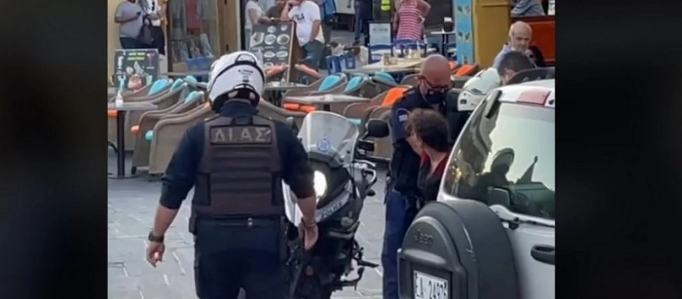 Συνέλαβαν γυναίκα επειδή τραγουδούσε: «Μπράβο μάγκες, πατάξατε το έγκλημα»